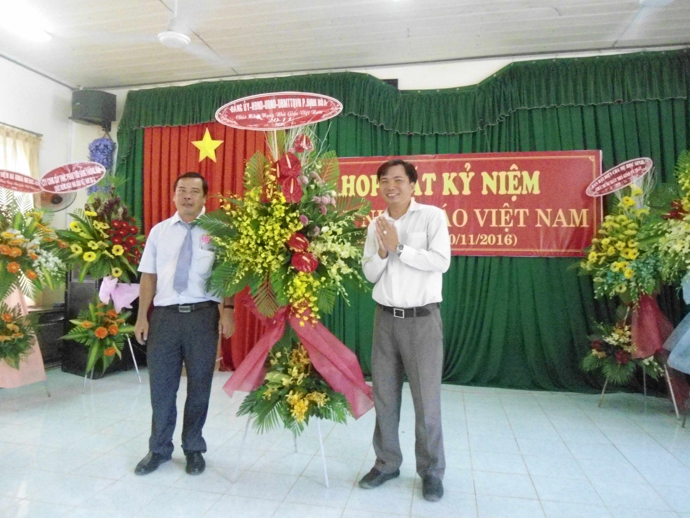 Họp mặt kỷ niệm 34 năm Ngày nhà giáo Việt Nam 20 - 11